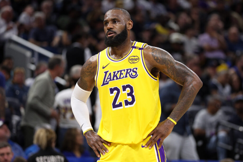 LeBron’s Turnover Costs Lakers as Bulls Seal Shocking Comeback