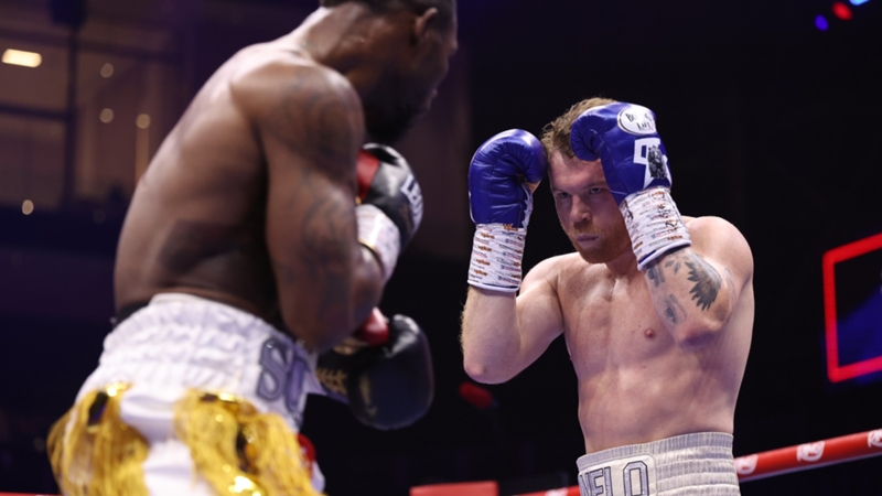 Amir Khan Says Scull Deserved the Win Over Canelo