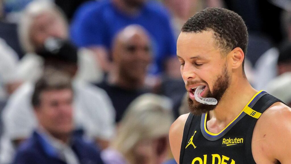 Steph Curry Sidelined for At Least a Week With Hamstring Strain